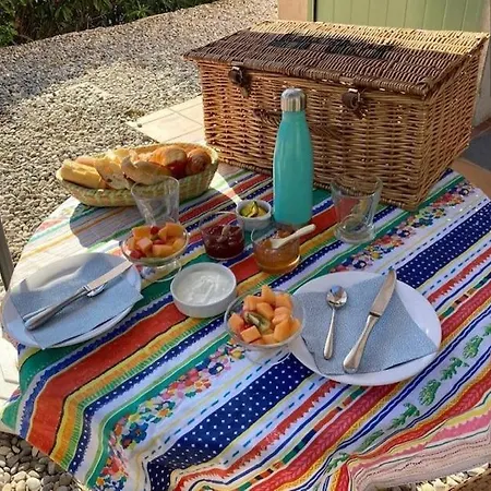 Lone Star House Bed & Breakfast 4*